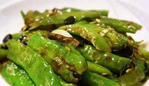 难怪|做虎皮青椒时,先放青椒还是先放油?总有人做错,难怪味道不正宗