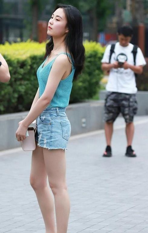 街拍人见人爱,花见花开的清纯美女,真是让人百看不厌