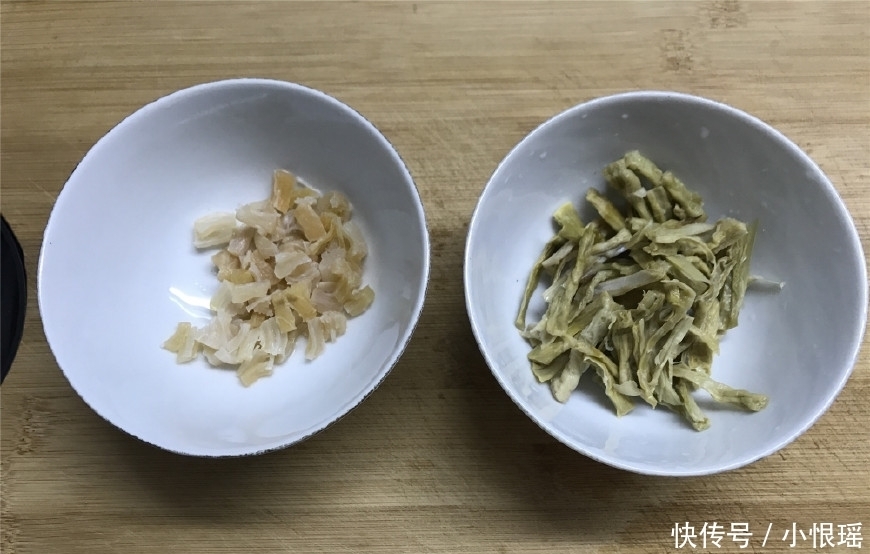 吃光|简单快手的家常菜,10分钟端上桌,炒时加两物,鲜美到汤都吃光