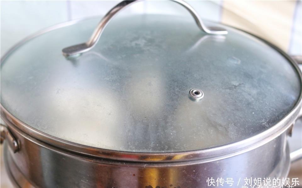 再也|吃过自己蒸的馒头,再也不出去买了,不加一滴水,弹性十足