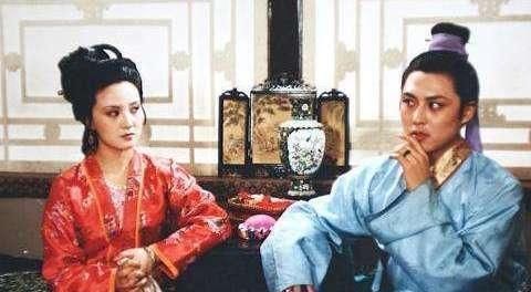 风月|王熙凤和贾琏做何风月之事周瑞家的意外撞见,被脂砚斋一语道破