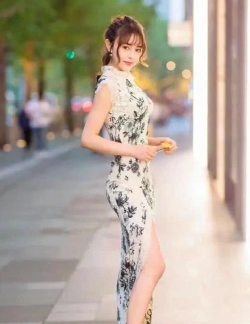 白色短袖|一件白色短袖配牛仔裤，气质优雅女人味，时尚气质穿搭