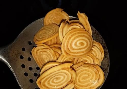 宅在家里教你做怀旧小零食猫耳朵，简单卫生，比薯片好吃百倍