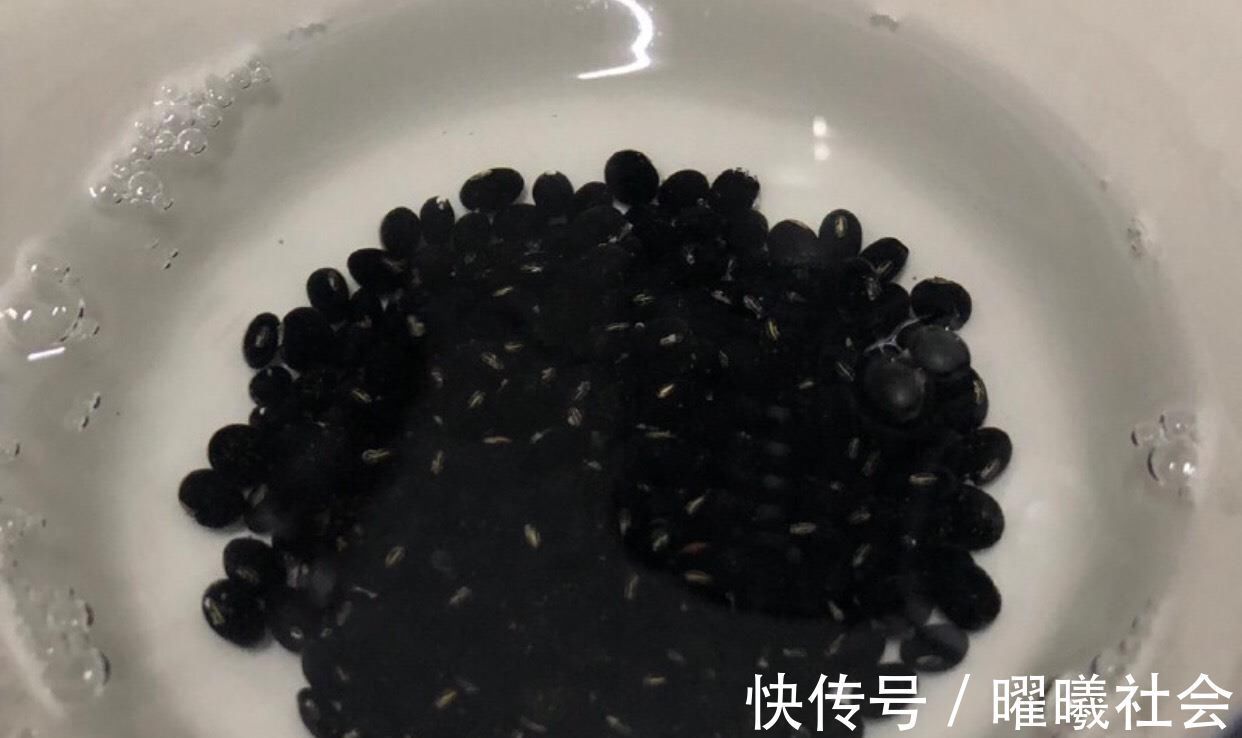 乌黑|白发最怕这食材,每天吃点,头发乌黑光泽,白发少了人也精神了