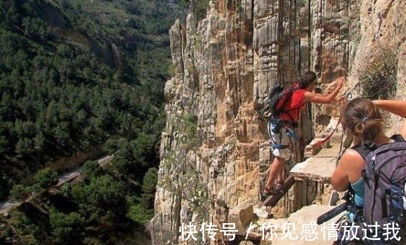 玻璃栈道|全球超危险人行步道：短短2年就有5人丧生，胆大游客仍络绎不绝