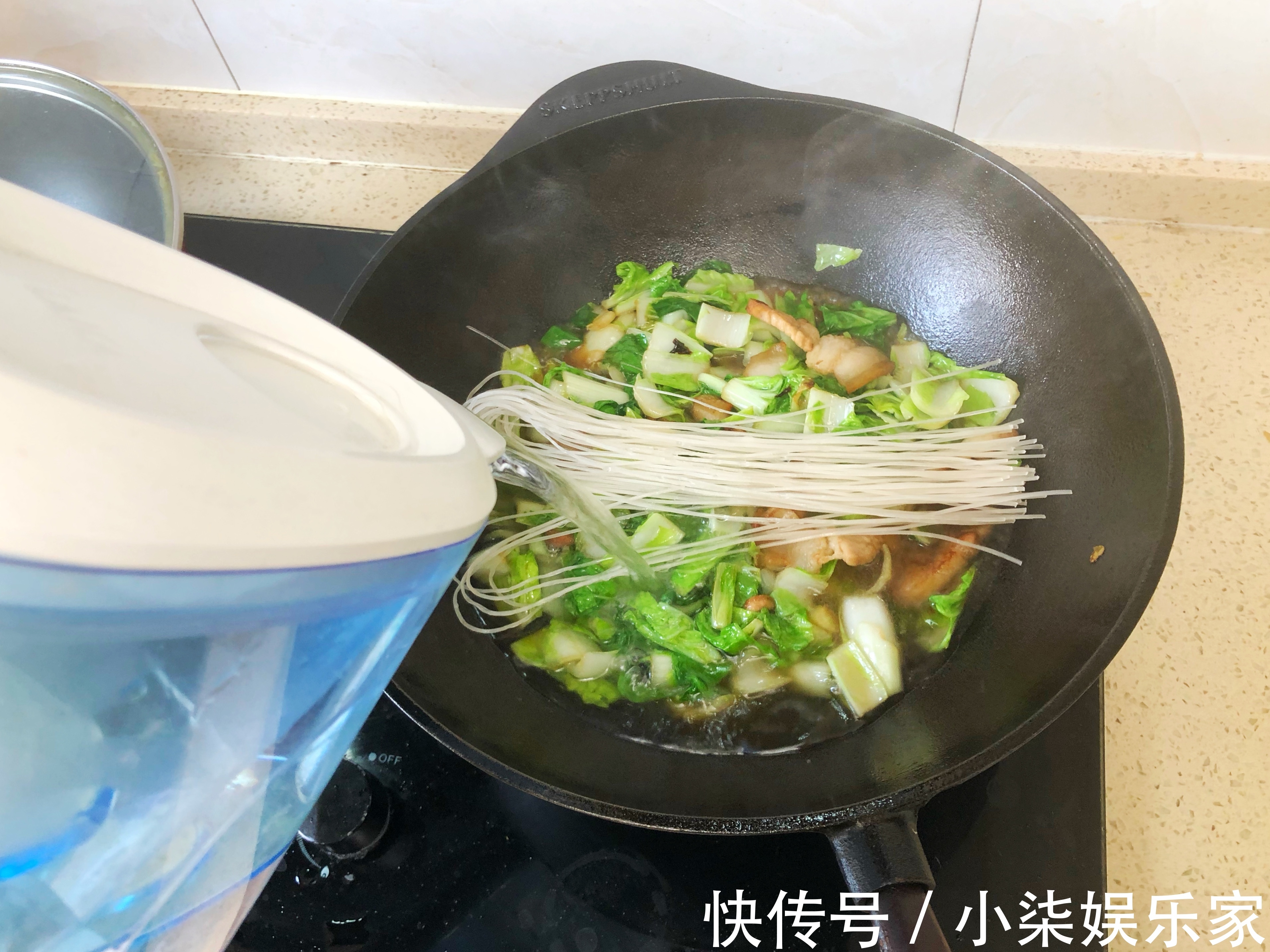 白菜炖粉条注意3点,全家抢着吃比饭店卖的还好吃!