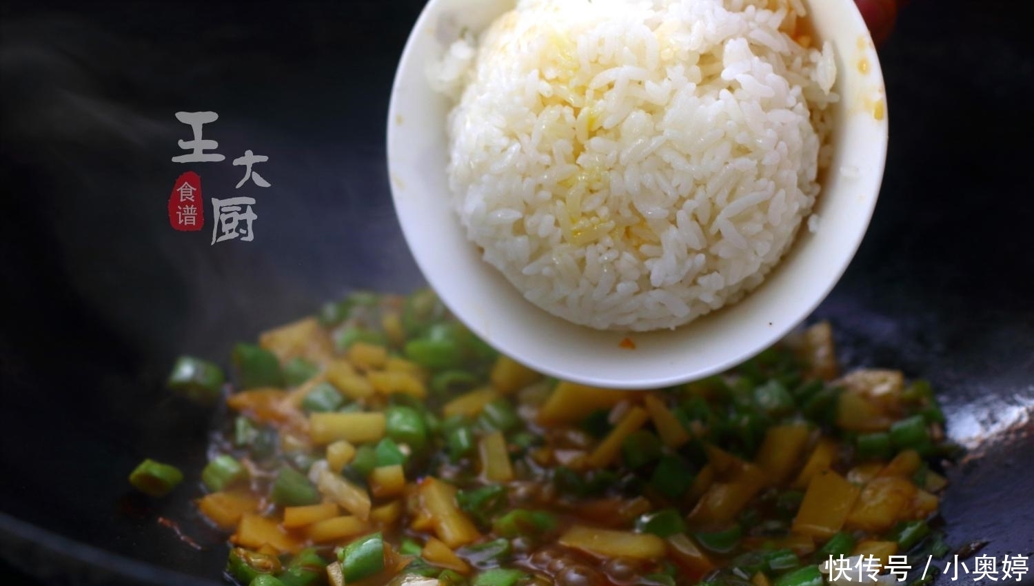 米饭|懒人的救星豆角饭, 这么炒出来, 只恨饭太少, 做一锅, 不够吃