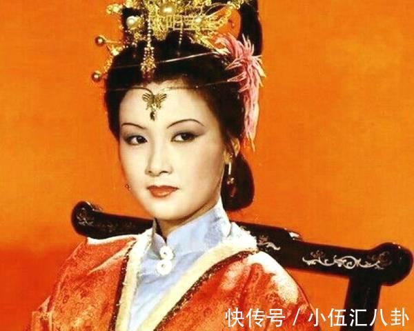 紫鹃!王熙凤抄检大观园,一句话就放过了林黛玉和紫鹃,为什么?