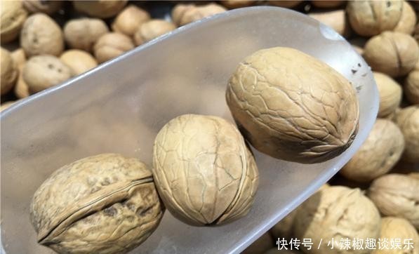 吃核桃能补脑？4种食物称得上“脑黄金”，是补