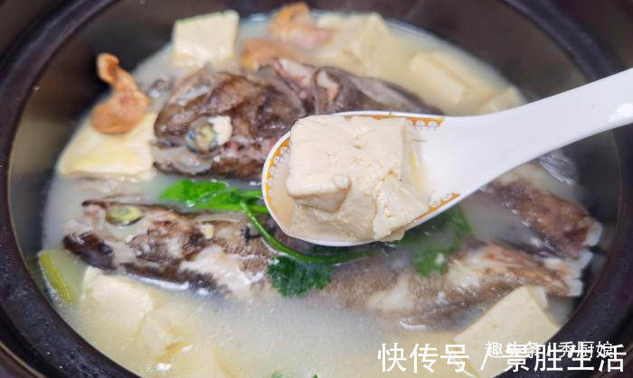 码头|不管炖啥鱼，别加料酒和醋去腥，教你1招，鱼肉鲜香，汤白不腥气