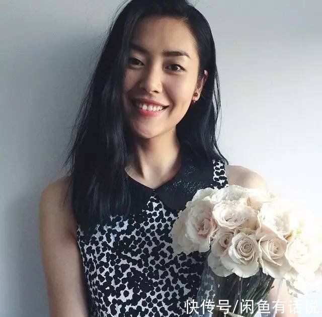 穿搭|刘雯的时尚看不懂,弄个大油头就算了还紧贴头皮,气质都改变不少