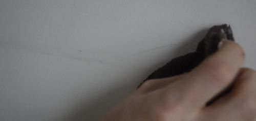 白墙脏了不用重新刷, 教你一个窍门, 简单一擦, 立马干净如新