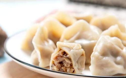 羊肉馅饺子怎样做才好吃？记得多放一味料，饺子鲜嫩多汁没膻味