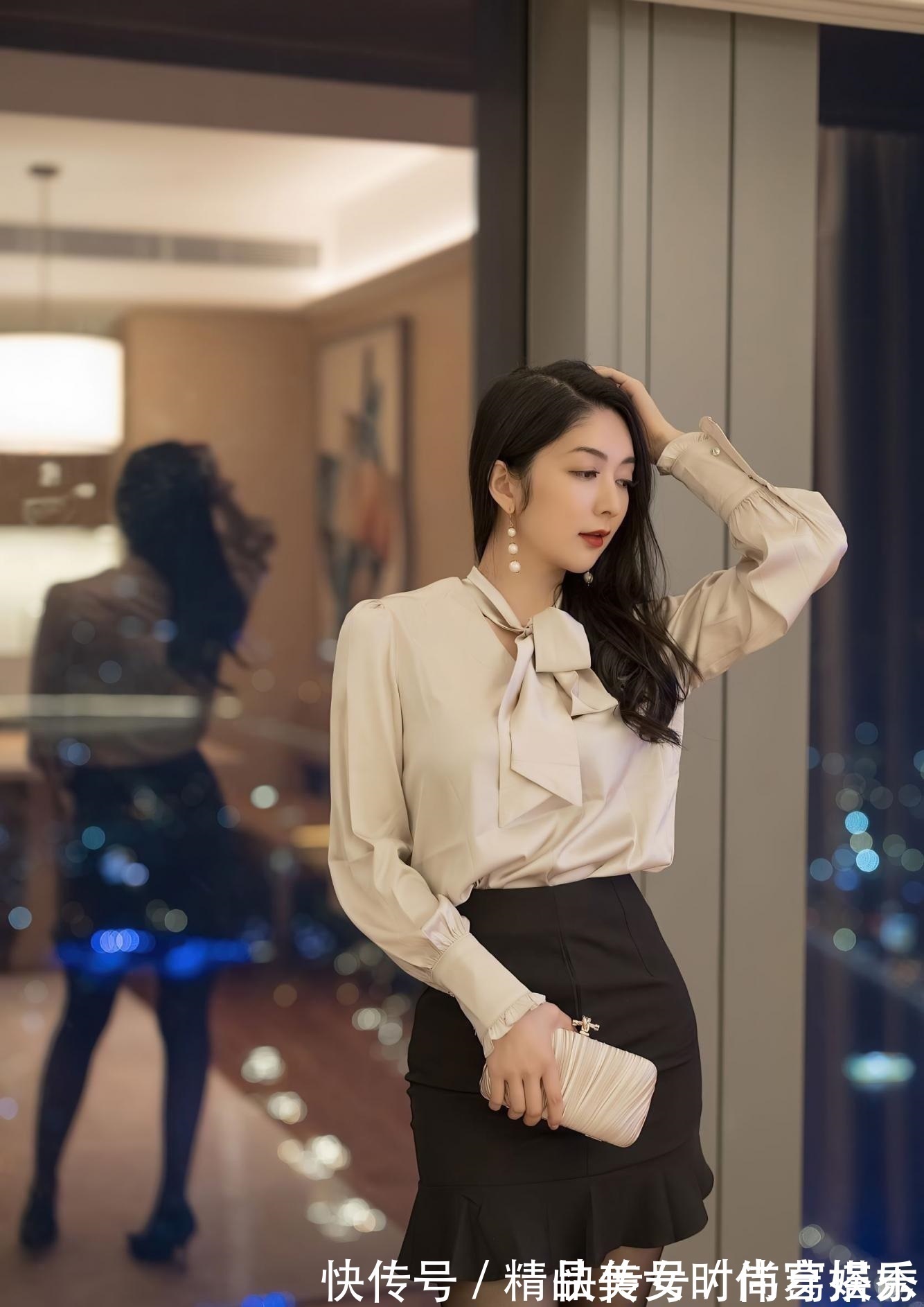 杏色 杏色衬衫搭配黑色高腰半身裙,优雅大方,温婉甜美