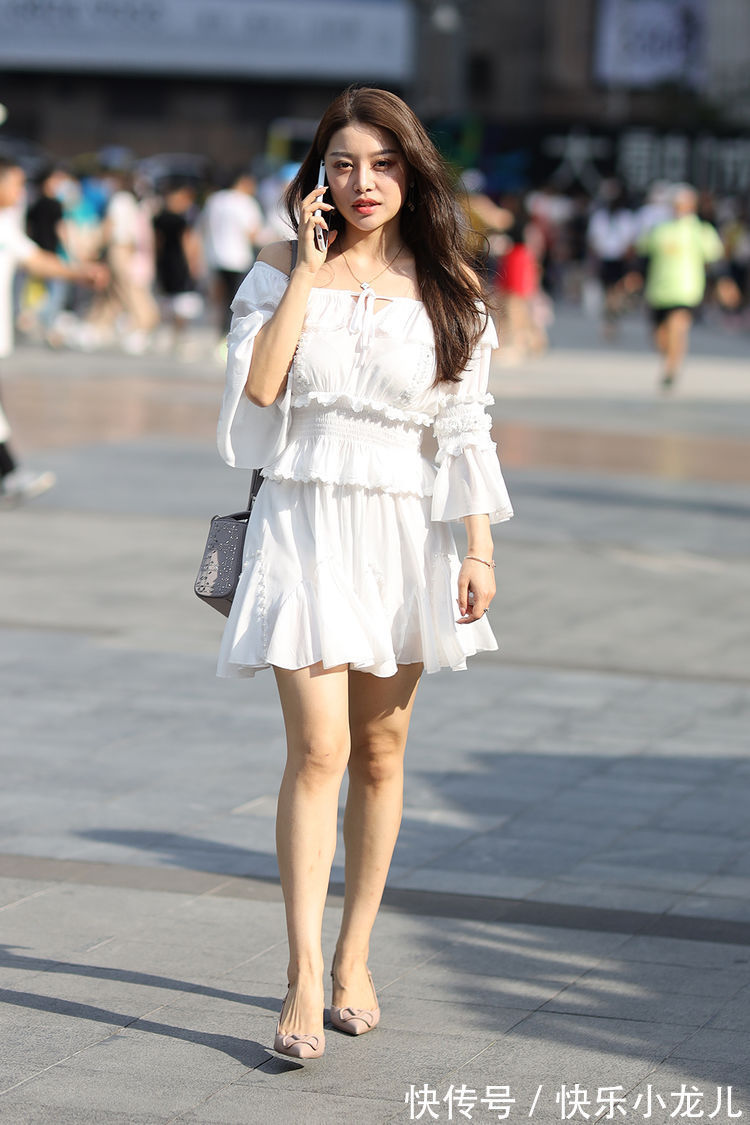 身材|气质女生的白色连衣裙穿搭，优雅个性又显身材，美的时尚有魅力