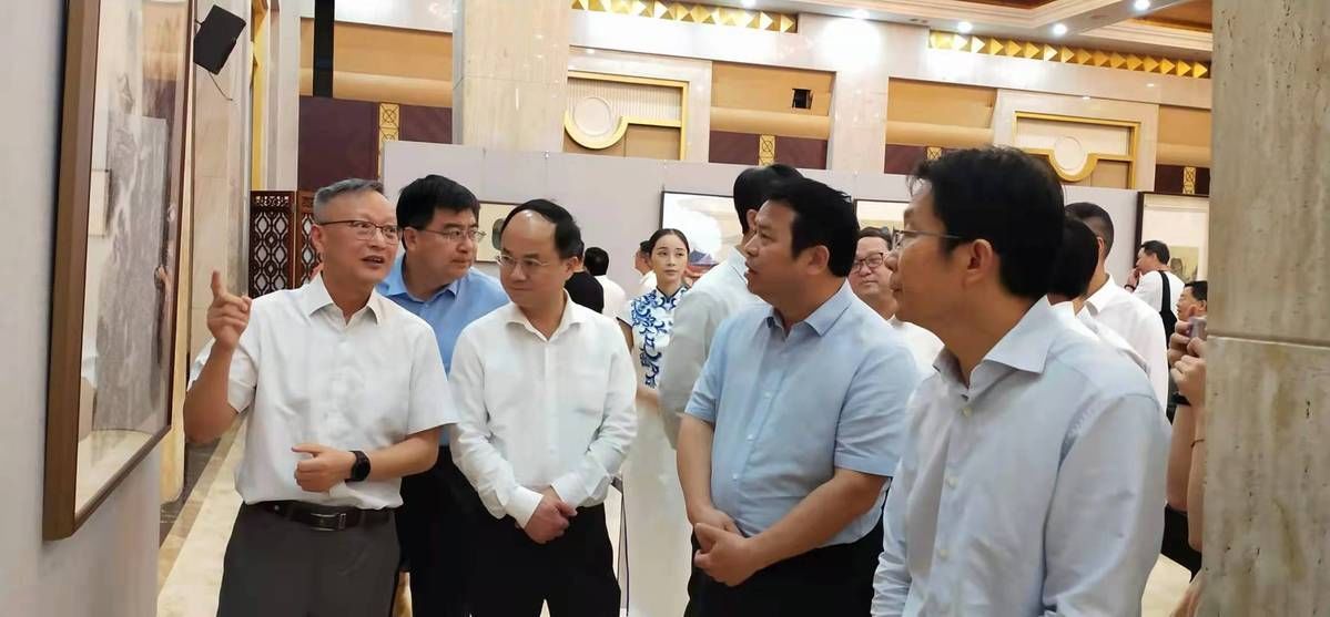 捐赠$推动“民间私藏”走向“大众共享”--蔡超、游新民书画作品捐赠仪式在南昌举行