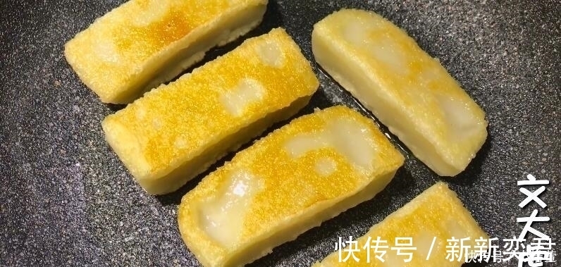 糯米粉开水烫一烫,比年糕简单,比糍粑好吃,一学就会