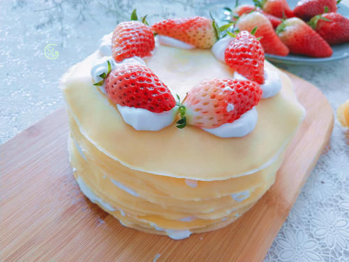 想吃蛋糕在家做，不用烤箱，简单实惠，60块钱能做两个，好看好吃