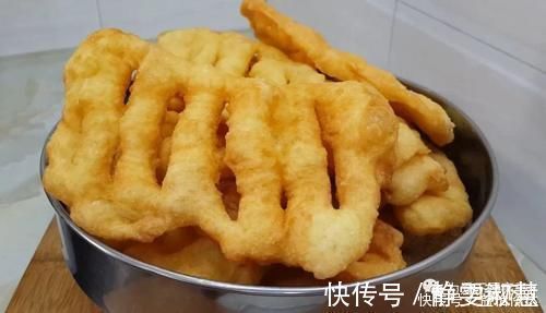 早餐别再烙饼了,加2个鸡蛋,外皮焦脆又松软,比鸡蛋饼油条好吃