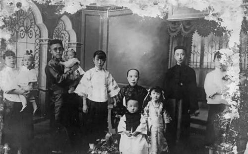 陈启泰|她问:我出嫁有多少嫁妆?父亲:一火车,她以为是玩笑,结果成真了