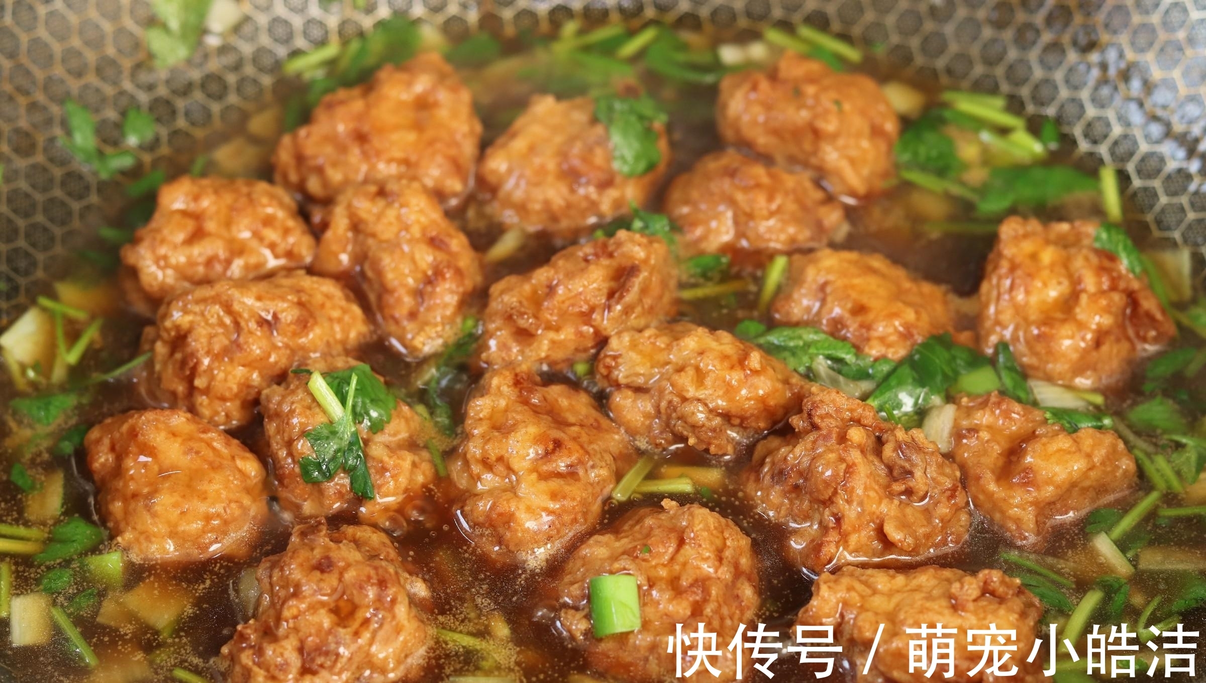 炸肉丸子，牢记“加2水，放3样”，丸子外酥里软，放凉也不硬