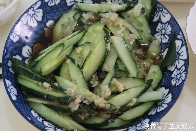 母女俩午餐这样吃,营养好吃清爽不长胖,网友不奢侈不浪费真好