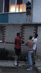 |搞笑GIF:看这熟练的程度 她们肯定不是第一次了