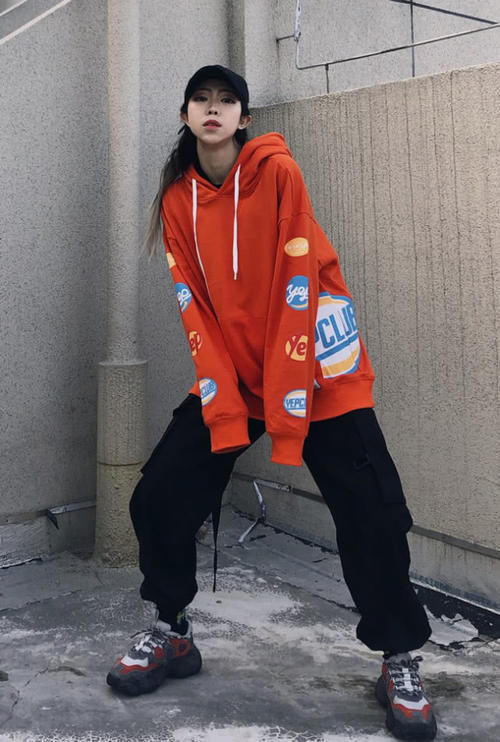 效果|建议腿粗女生穿卫衣不要搭紧身裤,学会网红这样的穿法,贼显瘦