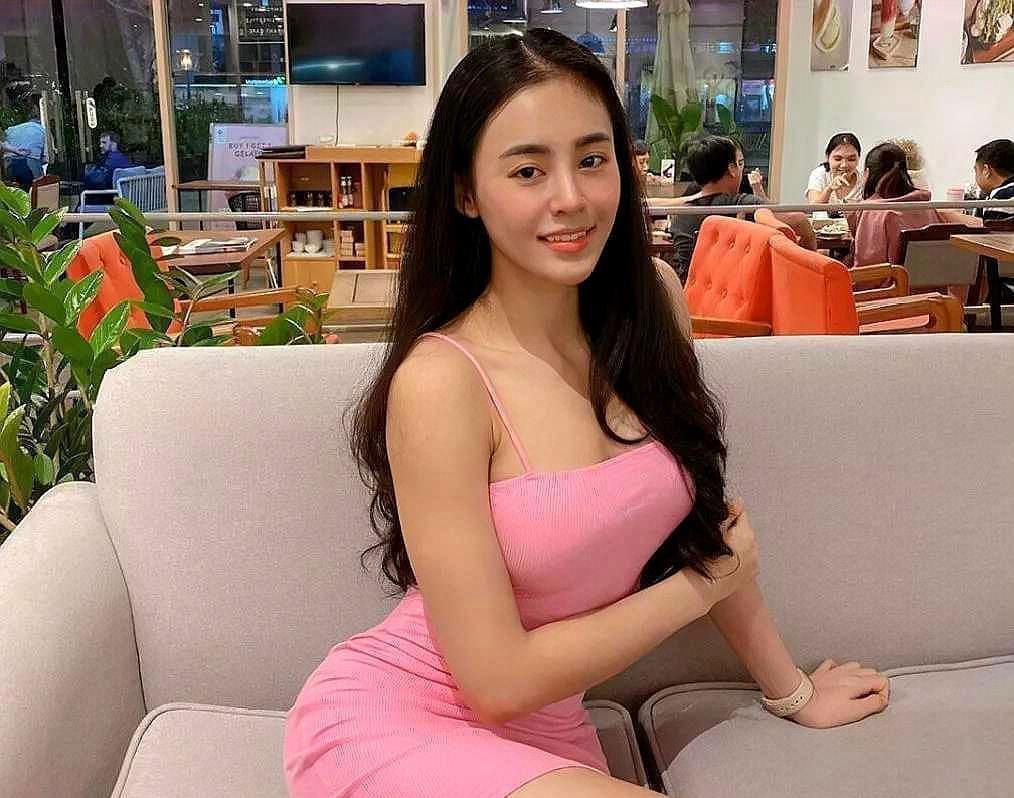 越南美女健身10年逆袭成迷人网红,爱深蹲造就傲人柯基臀