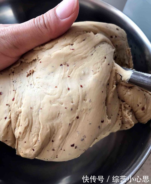 红糖馒头这样做，配方比例看下面，馒头香软蓬松，比买的好吃多了