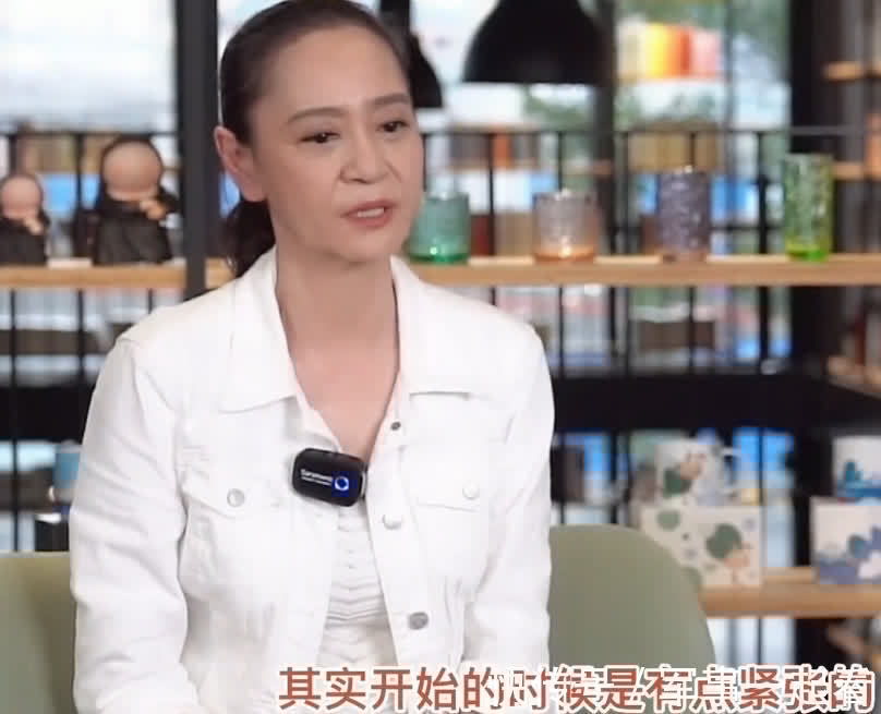 长发披肩|刘雪华透露独居生活?害怕摔倒没人知道,十年后打算去养老院