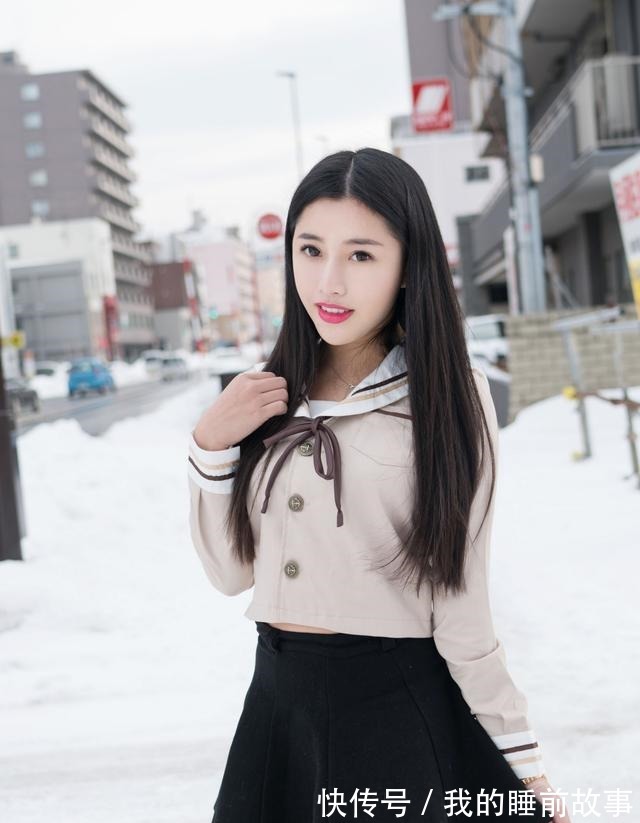 学院 杏色的学院风上衣颜色清爽百搭,搭配黑色的高腰伞裙,甜美减龄!