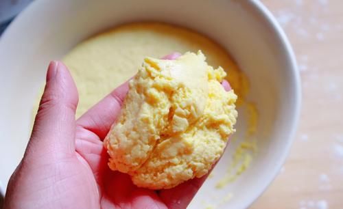 别只会烙葱油饼了，教你做玉米烙饼，不放一滴油，香甜又有嚼劲