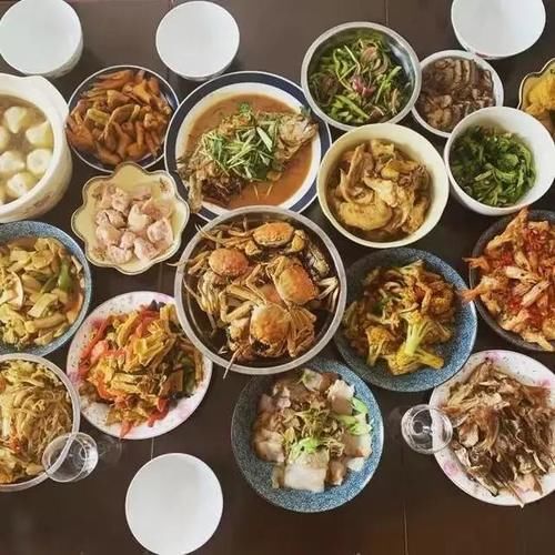 实拍15个普通家庭的年夜饭，比比谁家的年味最浓