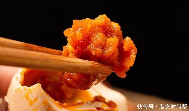 央视又“曝光”的海鸭蛋,为什么一戳就流“油”,你知道吗