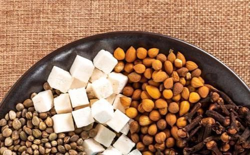 食物|隔三差五就便秘的人，试试坚持吃3物，润肠通便，便秘不再打扰