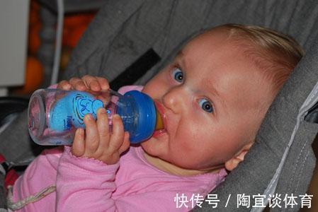 小红|给孩子喝水有讲究,这三个时间点不要给孩子喝水,影响健康