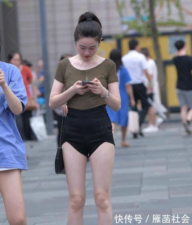 黑色 选择对的黑色短裤不仅可以展现休闲范儿,小姐姐马上变好看!