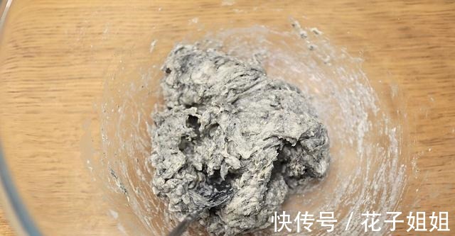 好吃|黑芝麻肠仔包,居家快手面包,健康营养又好吃!