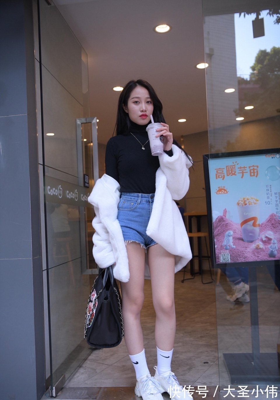 气质美女|美女街拍:气质美女长相这么高级!我妈喜欢的类型,我很想请她吃饭聊天