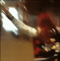 |搞笑GIF:本来想展示一下技术 没想到她最后一跳太抢镜了