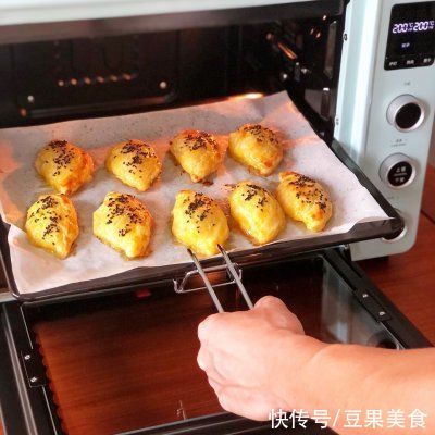 这道美滋滋的香蕉酥，一学就会，一上桌就被哄抢一空