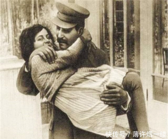 珍贵|斯大林珍贵的家庭照,第四幅图,冷硬如铁的男人也有柔情的一面
