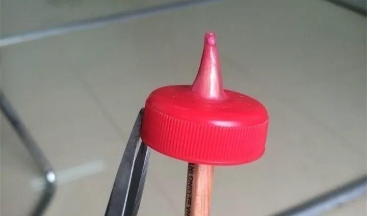 塑料瓶|旧筷子、老干妈瓶别扔,拿来养花效果好,省下一笔养花钱