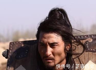 衙役|《水浒传》中,武松可以打烂枷锁,为何卢俊义和林冲却不行呢