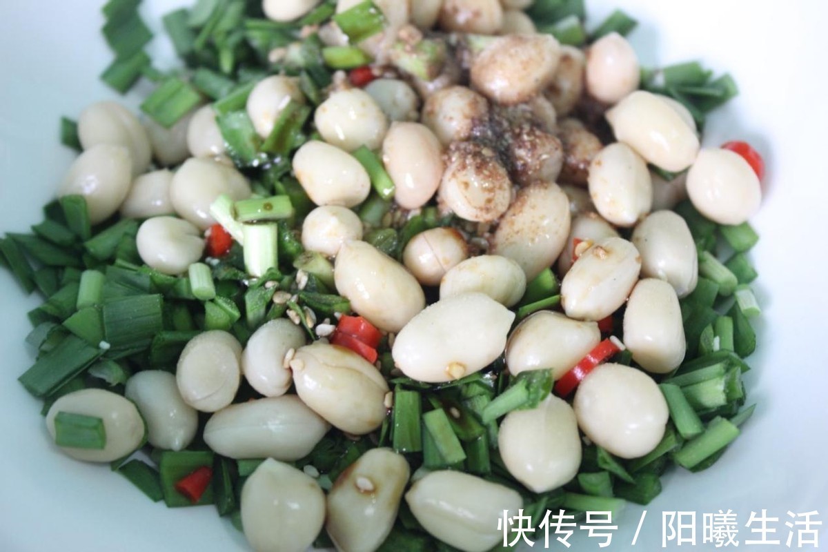 虫眼|韭菜换一种吃法，搭配花生仁，健康美味