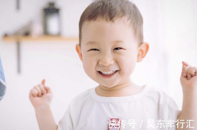 宁清|给孩子用尿不湿还是尿布好?网友:现在后悔的光想打自己的脸!