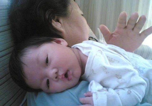 缺陷|4岁小天使误入凡间,容貌像精致的洋娃娃,妈妈却说她来渡劫的