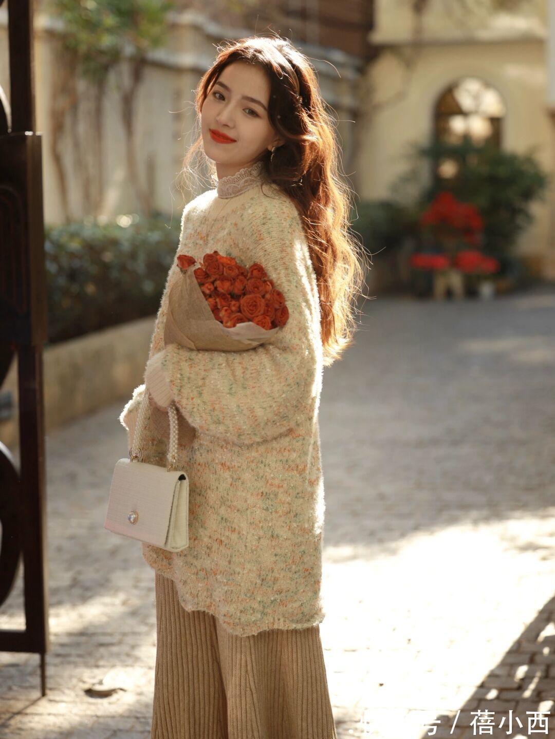 博主|“毛衣+半身裙”,“毛衣+直筒裤”,才是冬季时髦精的最佳搭配