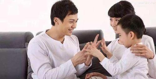 家长会|父母常说这些话,容易毁掉孩子的“幸福”,甚至出现自卑人格